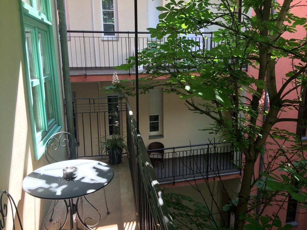 Chestnut & Eliza Suites Budapest Exterior photo